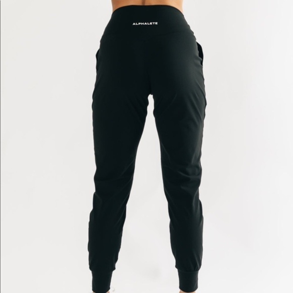 Alphalete Surface Expanse Jogger, Color: Black, Size: Small